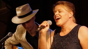 Deining: Alex Akela & Birgit Wijdemans