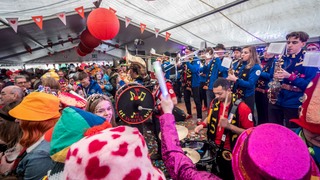Twee Uurkes Vurraf Kuuk