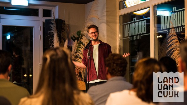Lachen geblazen bij 15e stand-up comedyavond in Brasserie D’n Buurman