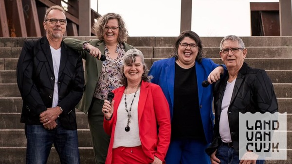 Uit-op-zondag met zanggroep Lyrics